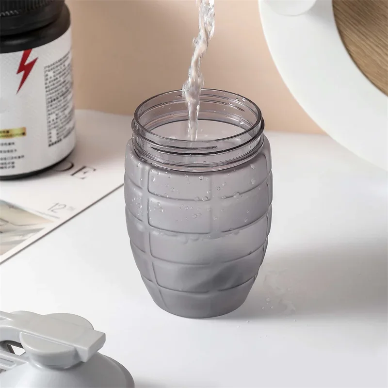 زجاجة مياه رياضية جديدة لعام 2 - مراجعة Fitness Nutrition Milk Shake وسعره